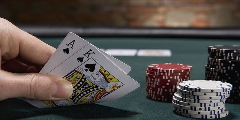 Các quy tắc của xì tố không phức tạp như trò chơi bài poker truyền thống